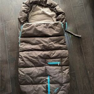 Cozy Brown Kids footmuff with Blue Accents